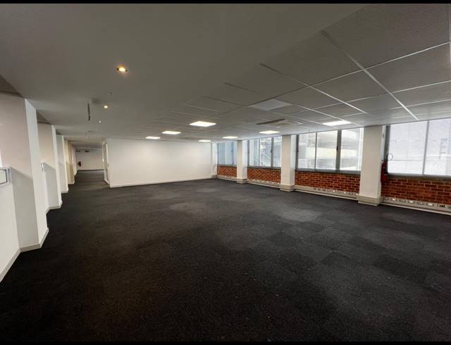 343M² OFFICE TO LET IN WOODSTOCK